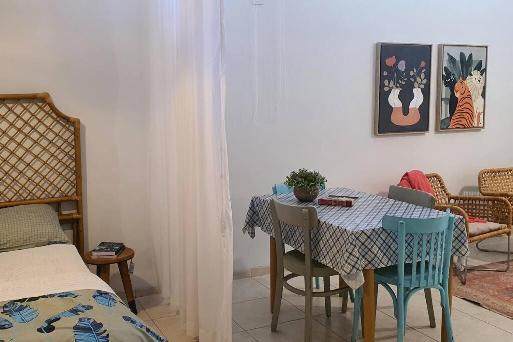 נקודת חן Apartment Shadmot Devora Bagian luar foto