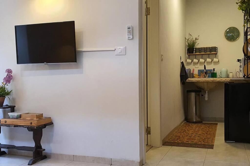 נקודת חן Apartment Shadmot Devora Bagian luar foto