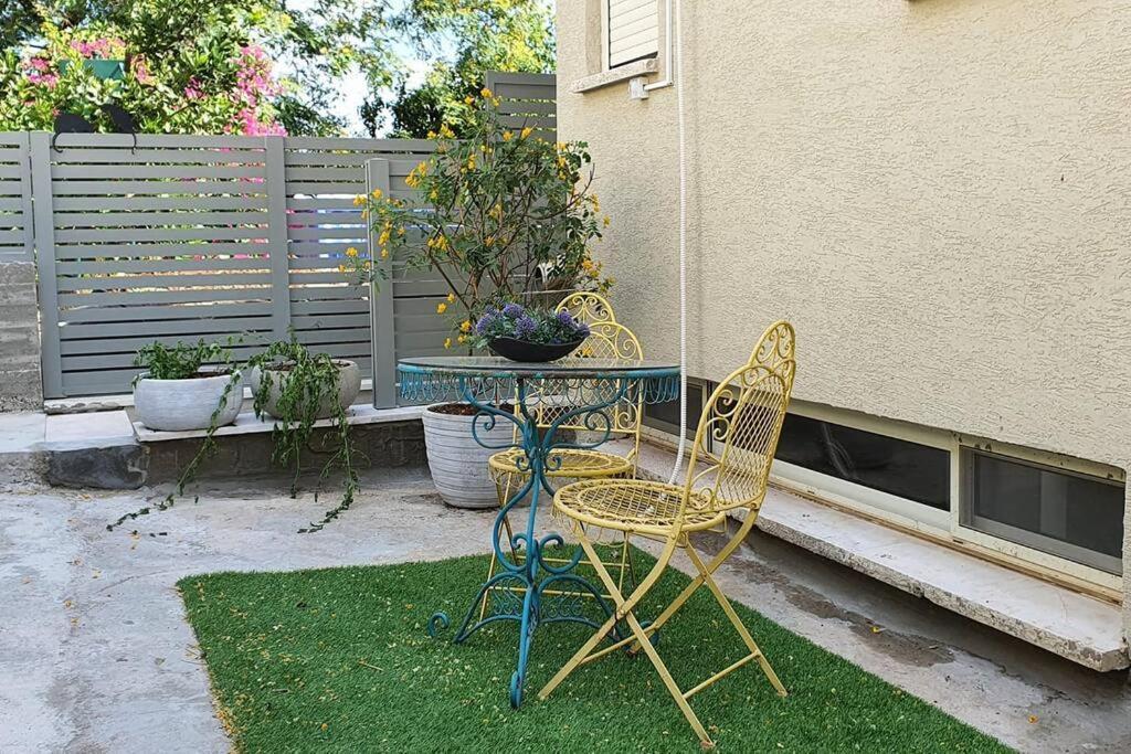 נקודת חן Apartment Shadmot Devora Bagian luar foto